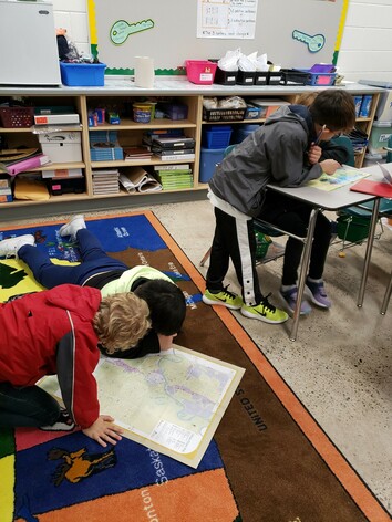 Grade 5 Photos - Discovering Mapping